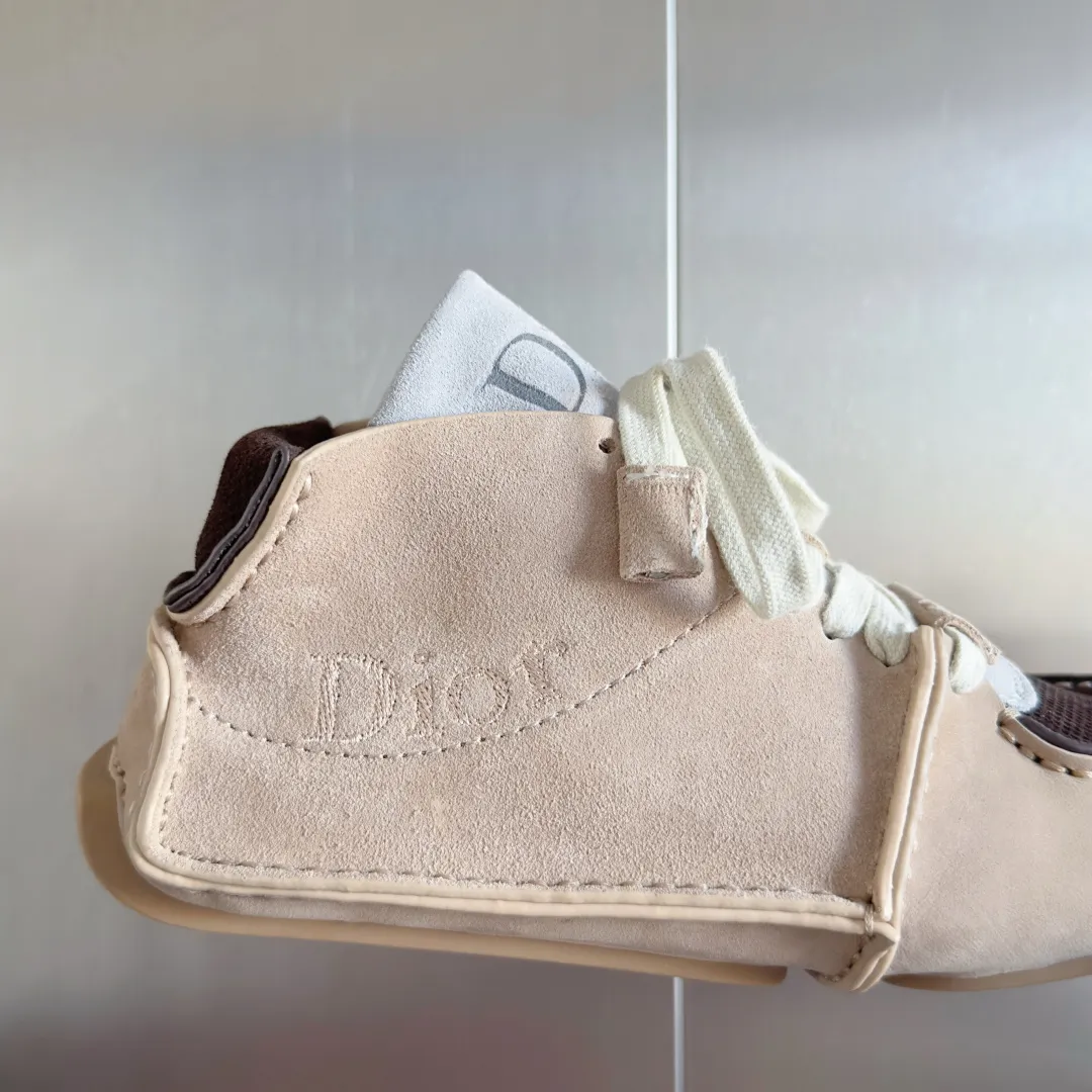 Men's shoes 💰680 Top version: Dior Roadie series catwalk couple style handmade casual sports shoes delivery counter exquisite packaging 🛍📦 ▪️Material: original custom imported first-layer cowhide ▪️Inner lining: original custom leather lining ▪️Sole: original molded anti-slip rubber material ▪️Sole thickness: 2CM ▪️Size: women's 35-40 / Men's 39-45